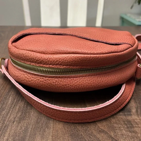 Portland leather large round purse in Watermelon. - Picture 4 of 4